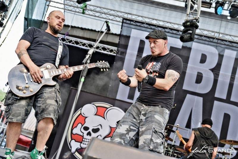 Ve Svojšicích u Pardubic vzplál poprvé Plameny Rockfest: došlo na Dymytry, Škwor, Arakain i ohnivou show