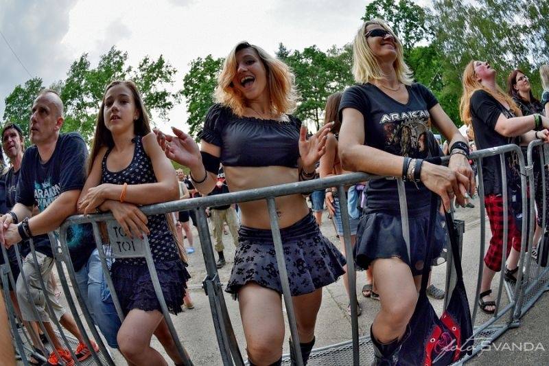 Ve Svojšicích u Pardubic vzplál poprvé Plameny Rockfest: došlo na Dymytry, Škwor, Arakain i ohnivou show