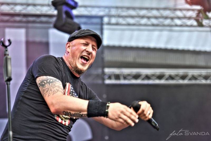 Ve Svojšicích u Pardubic vzplál poprvé Plameny Rockfest: došlo na Dymytry, Škwor, Arakain i ohnivou show