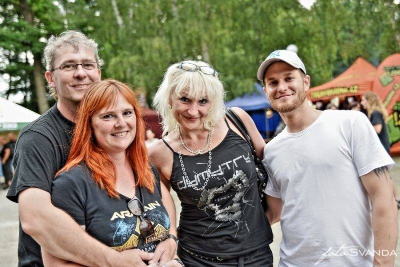 Ve Svojšicích u Pardubic vzplál poprvé Plameny Rockfest: došlo na Dymytry, Škwor, Arakain i ohnivou show