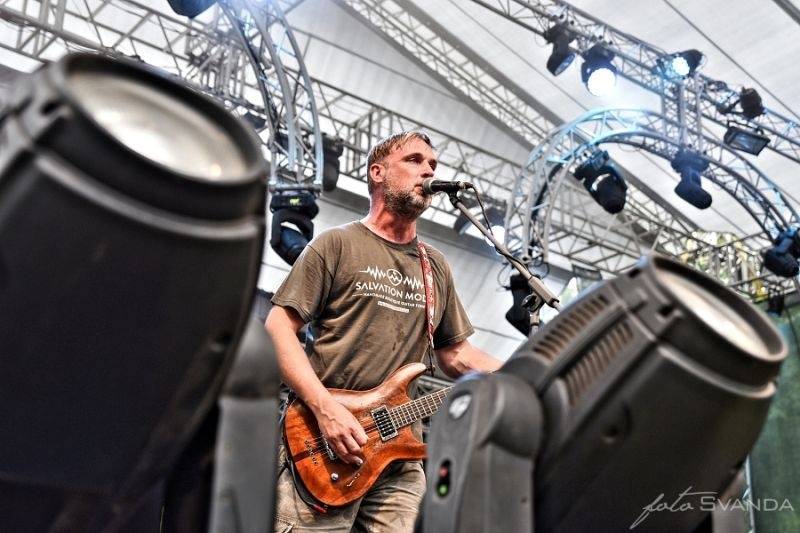 Ve Svojšicích u Pardubic vzplál poprvé Plameny Rockfest: došlo na Dymytry, Škwor, Arakain i ohnivou show
