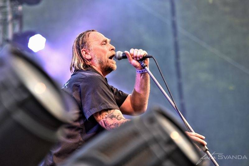 Ve Svojšicích u Pardubic vzplál poprvé Plameny Rockfest: došlo na Dymytry, Škwor, Arakain i ohnivou show