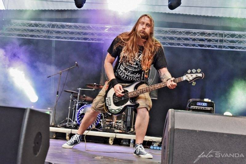 Ve Svojšicích u Pardubic vzplál poprvé Plameny Rockfest: došlo na Dymytry, Škwor, Arakain i ohnivou show