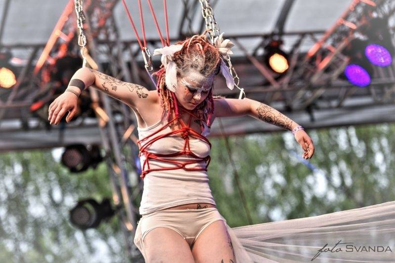 Ve Svojšicích u Pardubic vzplál poprvé Plameny Rockfest: došlo na Dymytry, Škwor, Arakain i ohnivou show