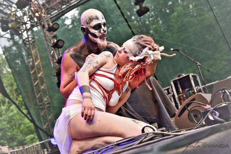 Ve Svojšicích u Pardubic vzplál poprvé Plameny Rockfest: došlo na Dymytry, Škwor, Arakain i ohnivou show