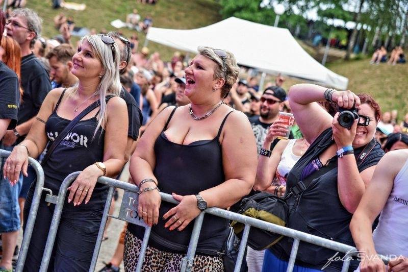 Ve Svojšicích u Pardubic vzplál poprvé Plameny Rockfest: došlo na Dymytry, Škwor, Arakain i ohnivou show