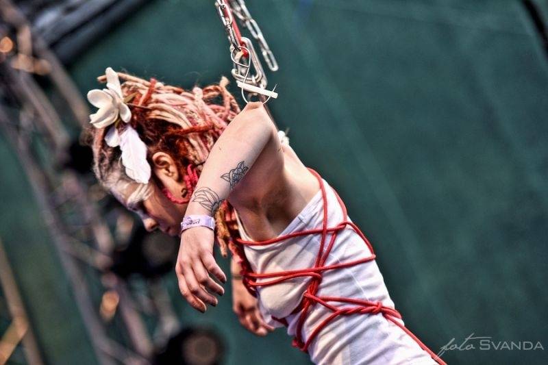 Ve Svojšicích u Pardubic vzplál poprvé Plameny Rockfest: došlo na Dymytry, Škwor, Arakain i ohnivou show