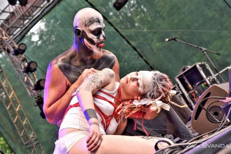 Ve Svojšicích u Pardubic vzplál poprvé Plameny Rockfest: došlo na Dymytry, Škwor, Arakain i ohnivou show