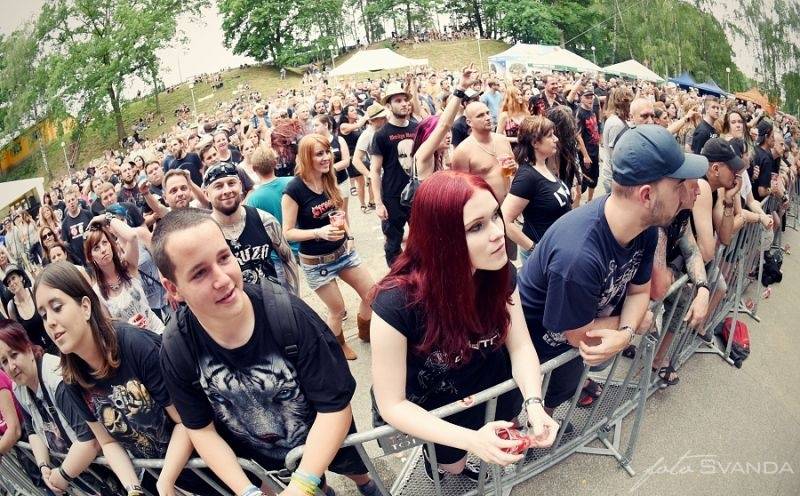 Ve Svojšicích u Pardubic vzplál poprvé Plameny Rockfest: došlo na Dymytry, Škwor, Arakain i ohnivou show