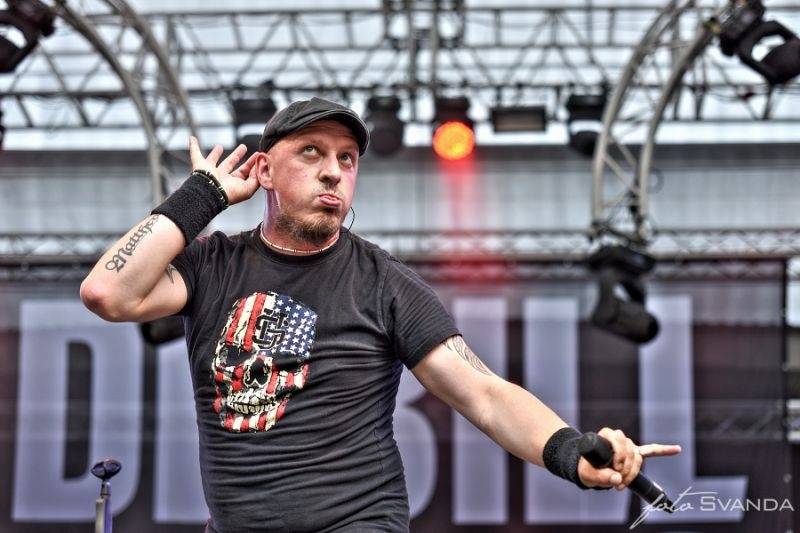Ve Svojšicích u Pardubic vzplál poprvé Plameny Rockfest: došlo na Dymytry, Škwor, Arakain i ohnivou show