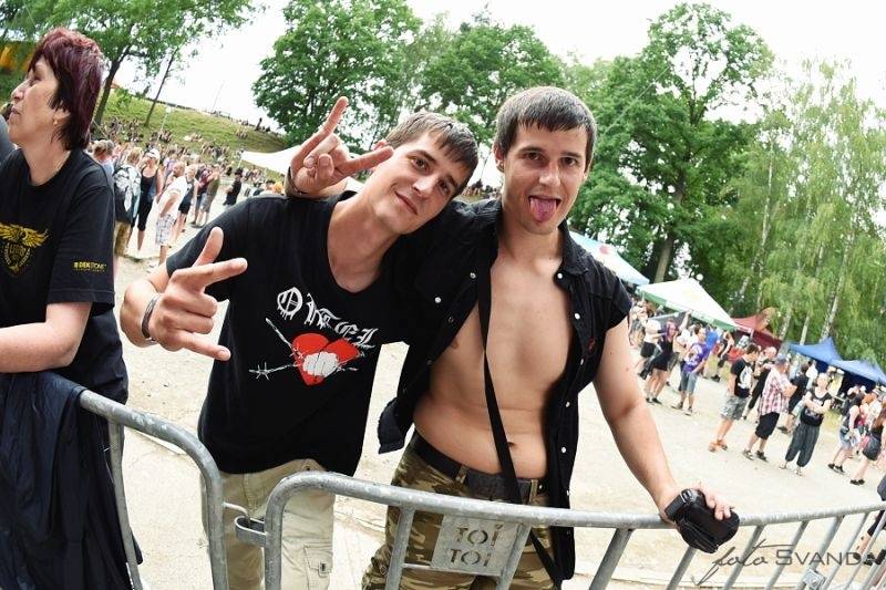 Ve Svojšicích u Pardubic vzplál poprvé Plameny Rockfest: došlo na Dymytry, Škwor, Arakain i ohnivou show