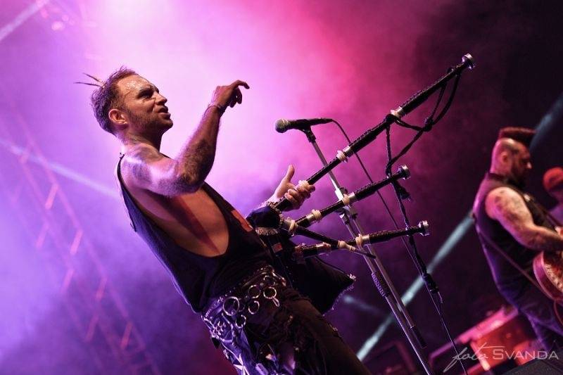Ve Svojšicích u Pardubic vzplál poprvé Plameny Rockfest: došlo na Dymytry, Škwor, Arakain i ohnivou show