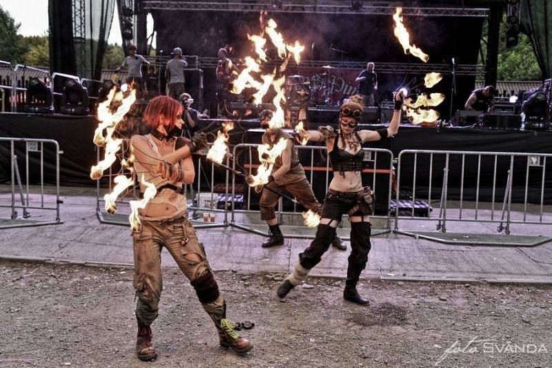 Ve Svojšicích u Pardubic vzplál poprvé Plameny Rockfest: došlo na Dymytry, Škwor, Arakain i ohnivou show