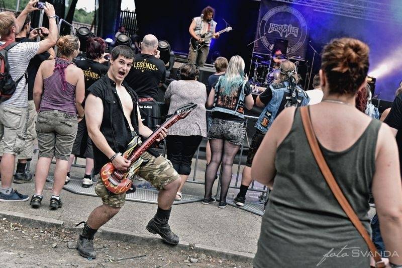 Ve Svojšicích u Pardubic vzplál poprvé Plameny Rockfest: došlo na Dymytry, Škwor, Arakain i ohnivou show
