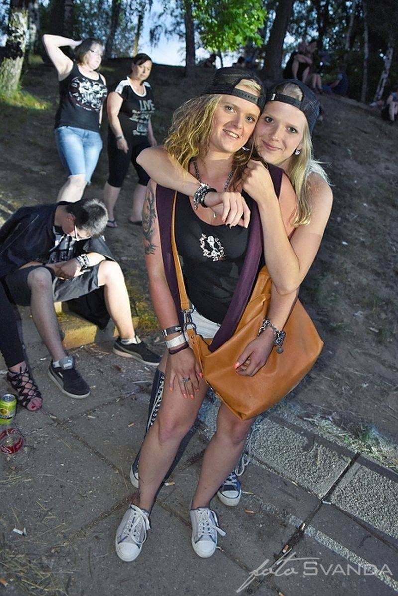 Ve Svojšicích u Pardubic vzplál poprvé Plameny Rockfest: došlo na Dymytry, Škwor, Arakain i ohnivou show