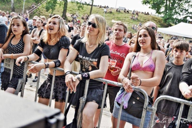 Ve Svojšicích u Pardubic vzplál poprvé Plameny Rockfest: došlo na Dymytry, Škwor, Arakain i ohnivou show
