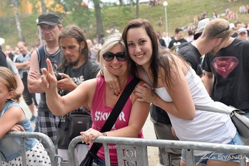 Ve Svojšicích u Pardubic vzplál poprvé Plameny Rockfest: došlo na Dymytry, Škwor, Arakain i ohnivou show