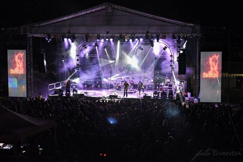 Ve Svojšicích u Pardubic vzplál poprvé Plameny Rockfest: došlo na Dymytry, Škwor, Arakain i ohnivou show