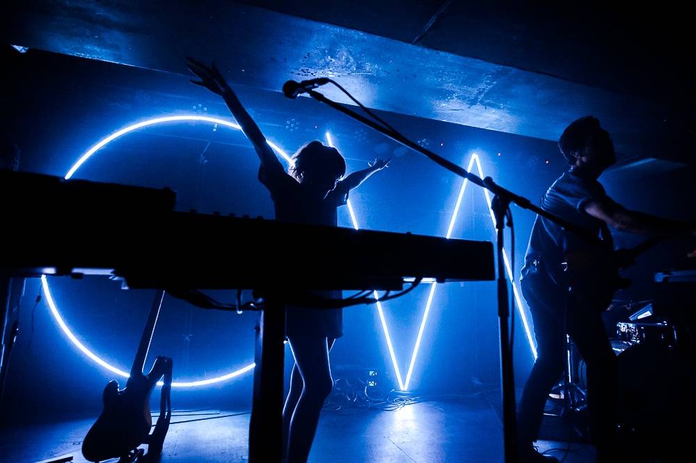 Oh Wonder v Praze: Narvané Rock Café se usmívalo od ucha k uchu