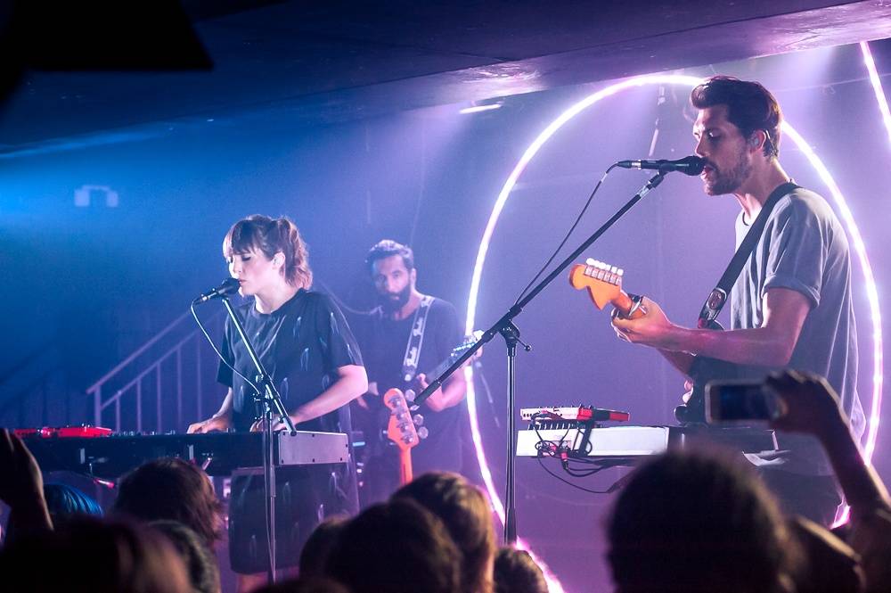 Oh Wonder v Praze: Narvané Rock Café se usmívalo od ucha k uchu