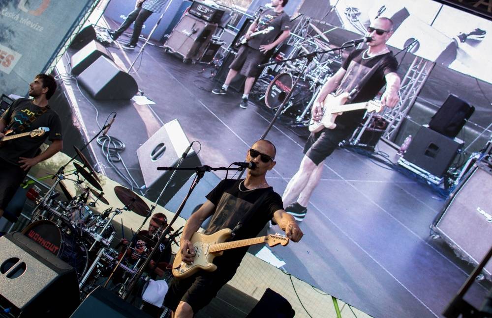 Wohnout ve Žlutých lázních roztančili fanoušky fotbalu 