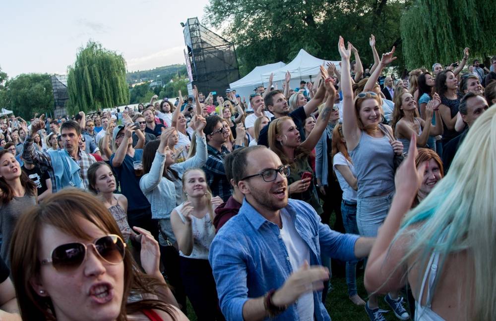 Wohnout ve Žlutých lázních roztančili fanoušky fotbalu 