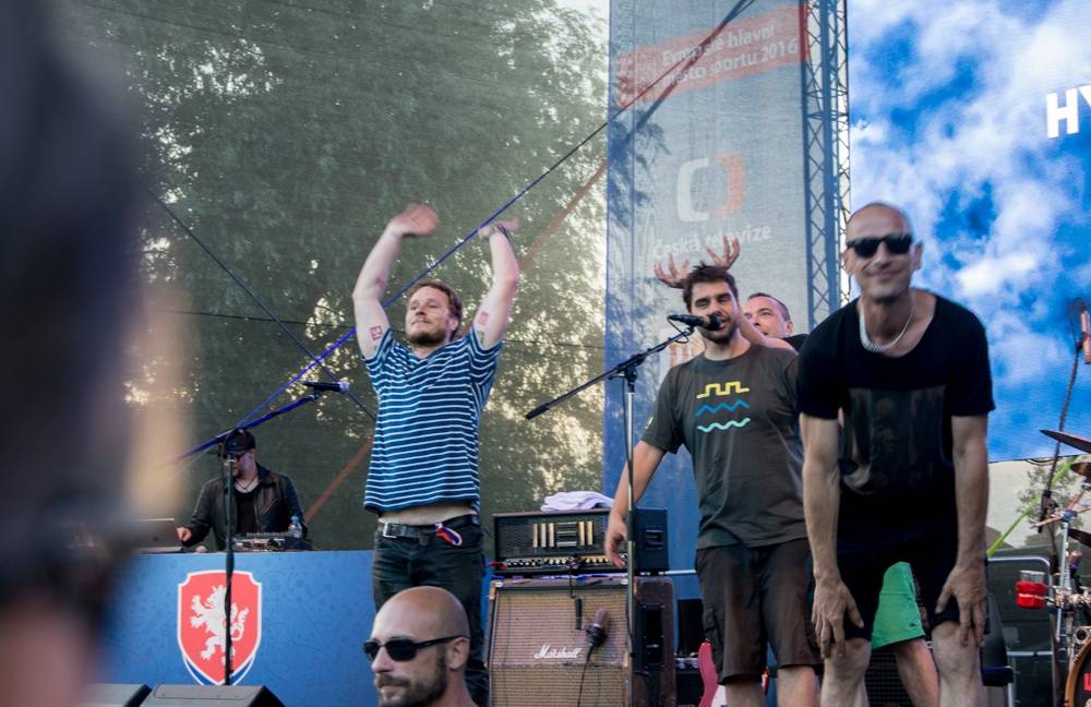 Wohnout ve Žlutých lázních roztančili fanoušky fotbalu 