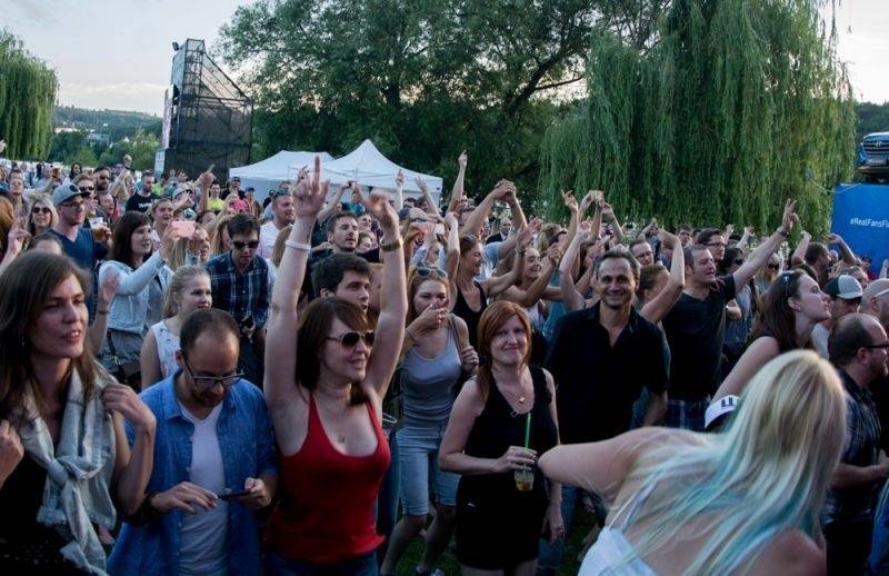 Wohnout ve Žlutých lázních roztančili fanoušky fotbalu 