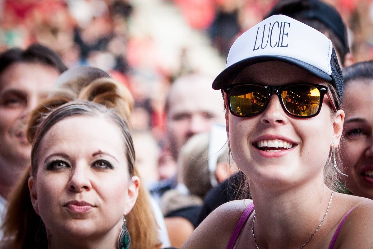 Lucie naordinovala Šrouby do hlavy i Pražanům! 30 let oslavila v Edenu