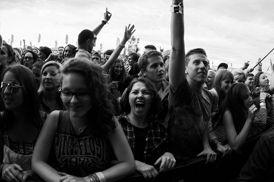 Prvním dnem Rock for People létala energie napříč žánry