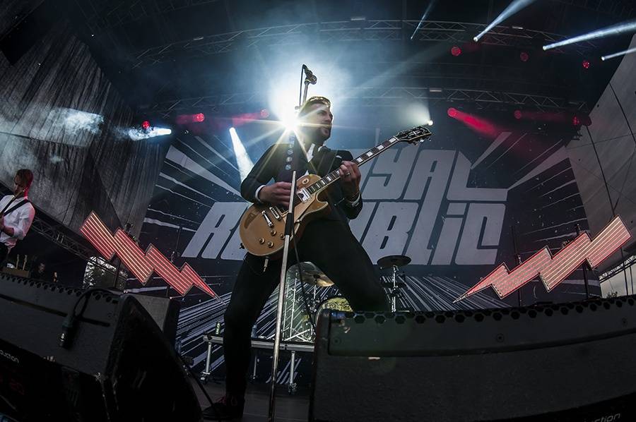 Prvním dnem Rock for People létala energie napříč žánry