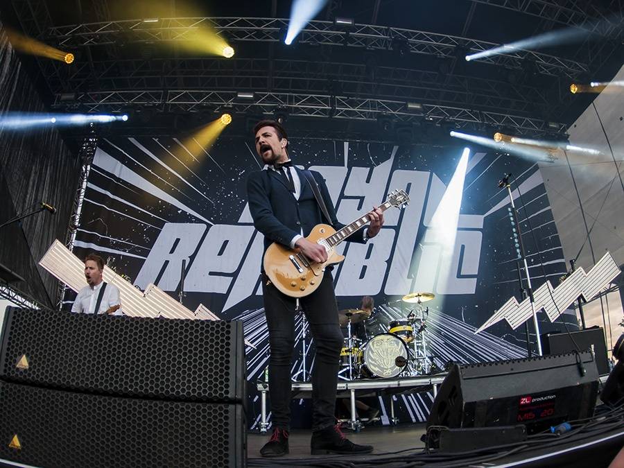 Prvním dnem Rock for People létala energie napříč žánry