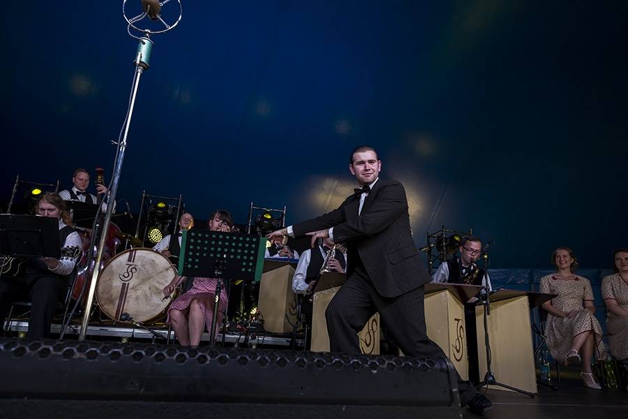 Prvním dnem Rock for People létala energie napříč žánry