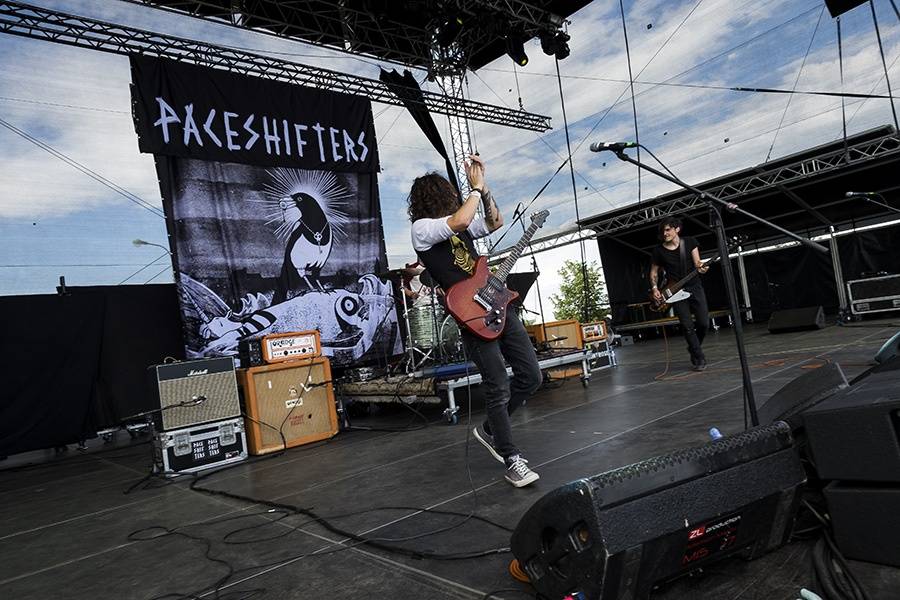 Prvním dnem Rock for People létala energie napříč žánry