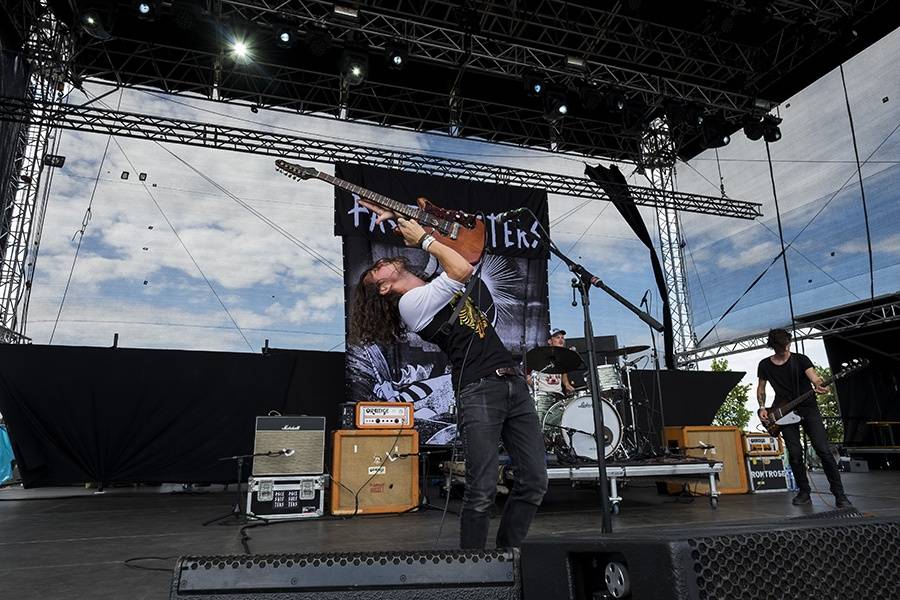 Prvním dnem Rock for People létala energie napříč žánry