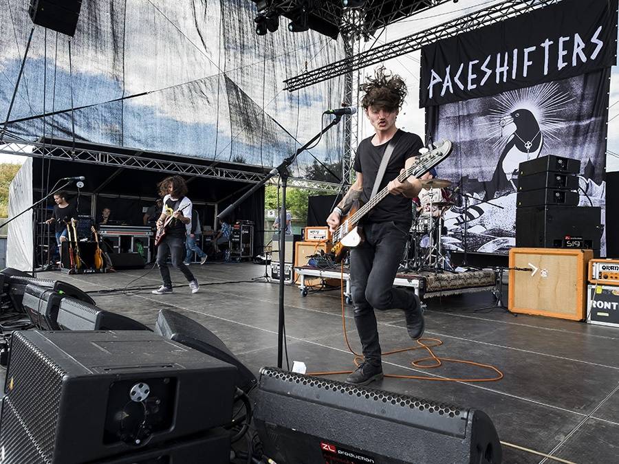 Prvním dnem Rock for People létala energie napříč žánry