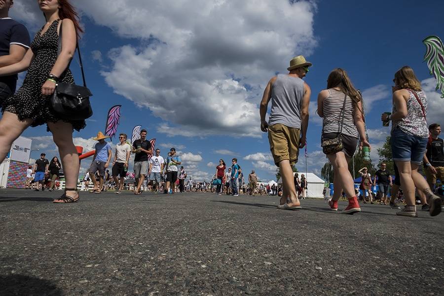 Prvním dnem Rock for People létala energie napříč žánry