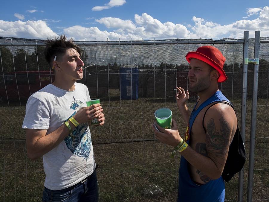 Prvním dnem Rock for People létala energie napříč žánry