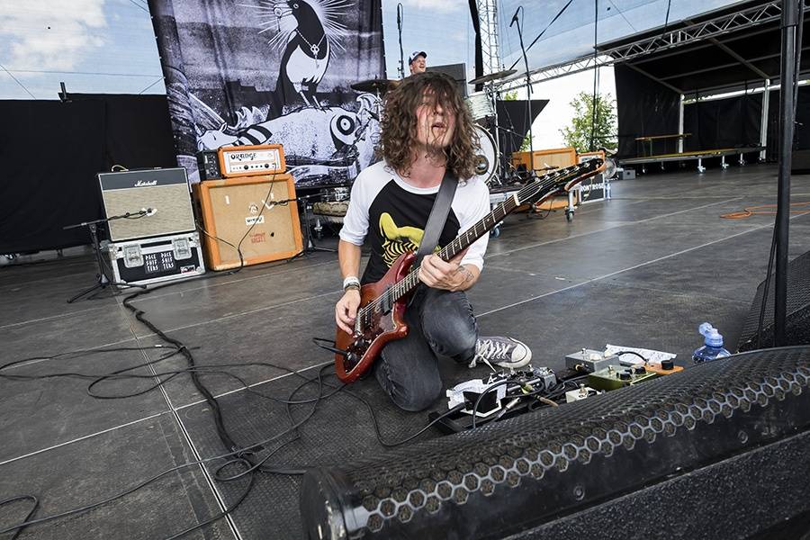 Prvním dnem Rock for People létala energie napříč žánry