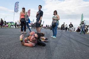 Prvním dnem Rock for People létala energie napříč žánry