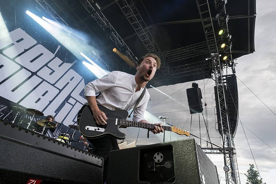 Prvním dnem Rock for People létala energie napříč žánry