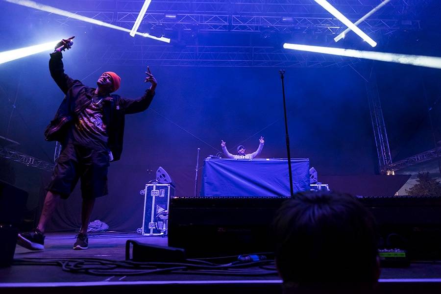 Prvním dnem Rock for People létala energie napříč žánry