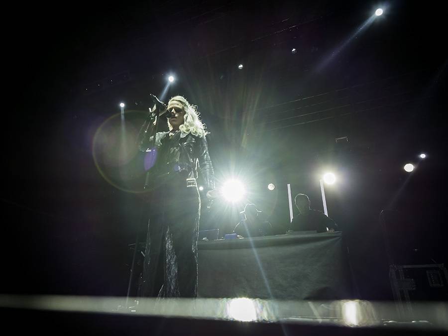 Prvním dnem Rock for People létala energie napříč žánry