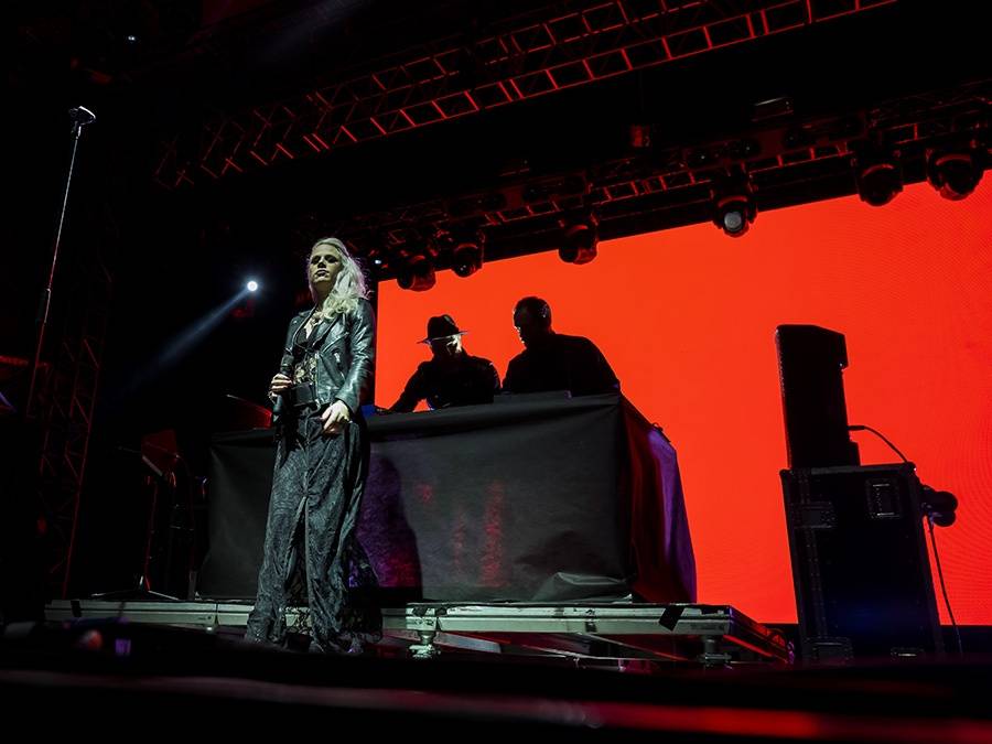 Prvním dnem Rock for People létala energie napříč žánry