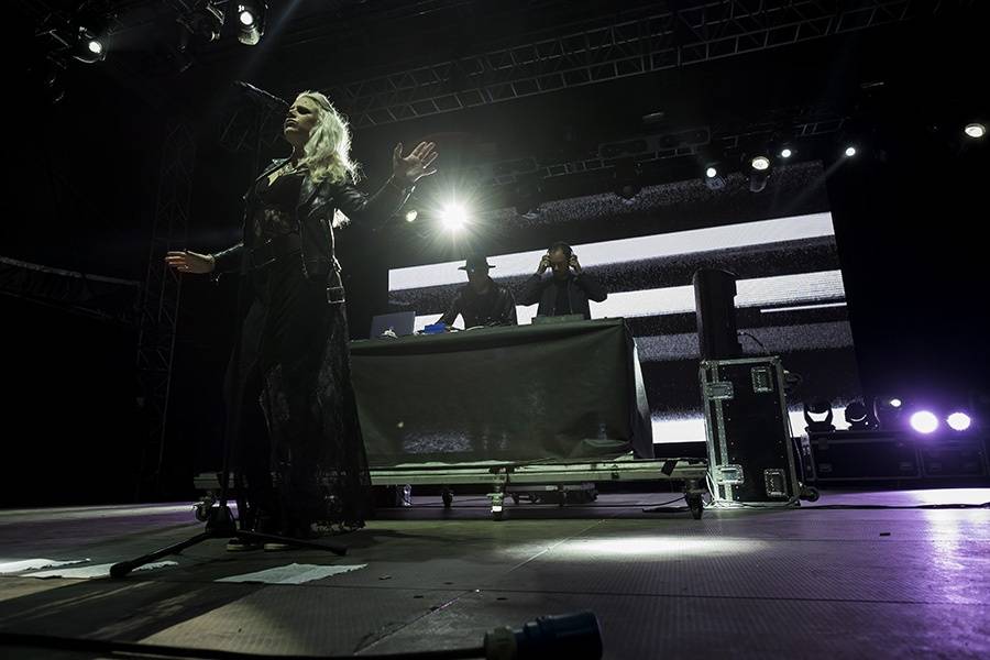 Prvním dnem Rock for People létala energie napříč žánry