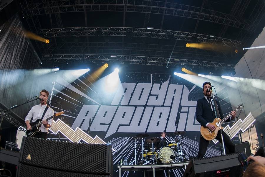 Prvním dnem Rock for People létala energie napříč žánry