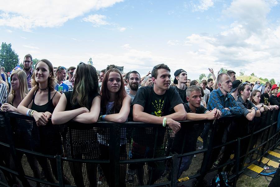 Prvním dnem Rock for People létala energie napříč žánry