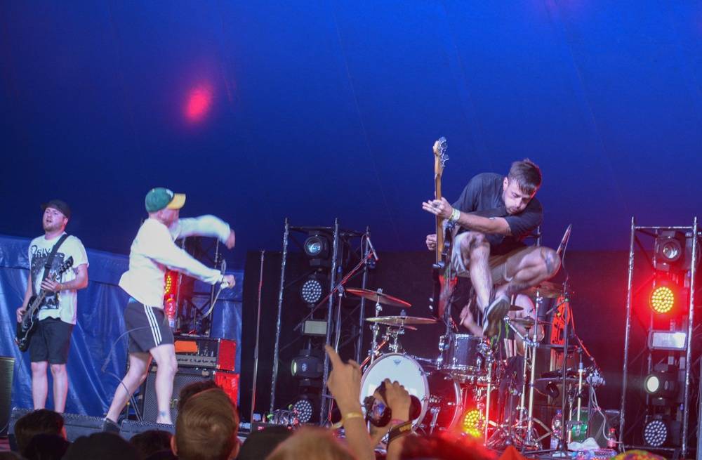 Rock for People přilákal desítky tisíc lidí. Finále obstarali Massive Attack, The 1975 či Enter Shikari