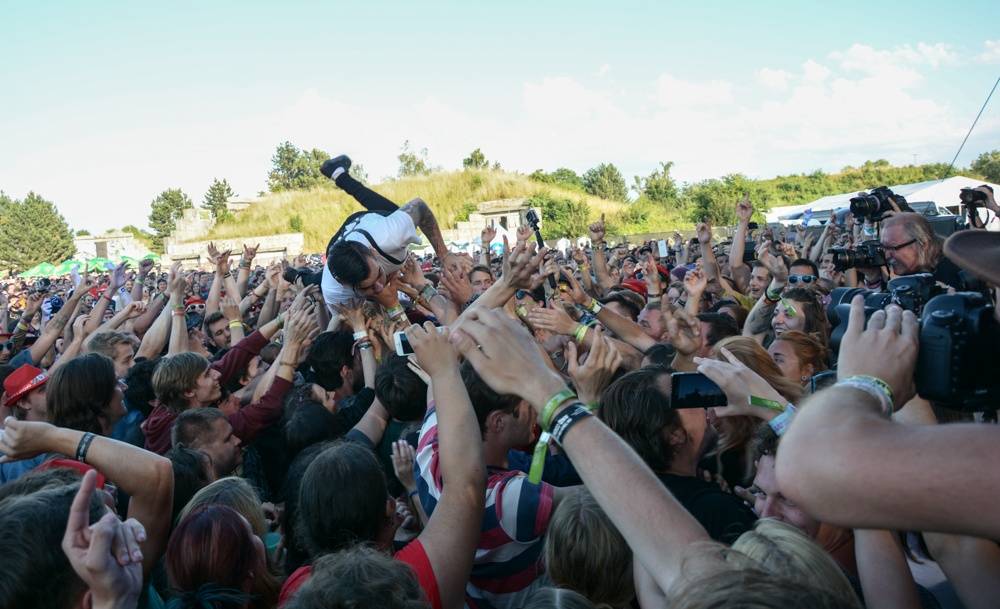 Rock for People přilákal desítky tisíc lidí. Finále obstarali Massive Attack, The 1975 či Enter Shikari