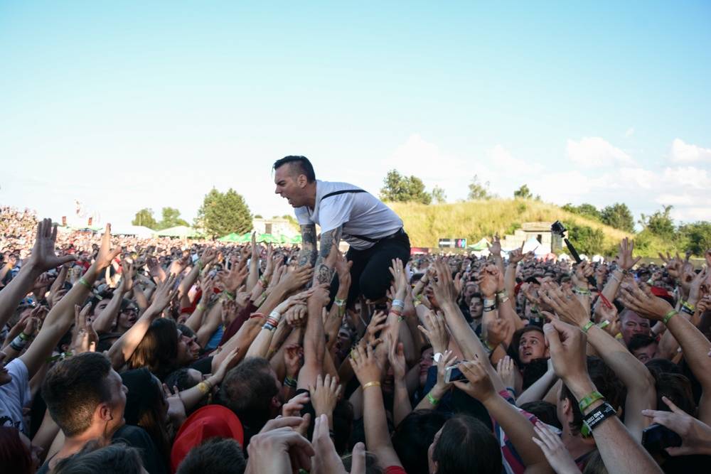 Rock for People přilákal desítky tisíc lidí. Finále obstarali Massive Attack, The 1975 či Enter Shikari